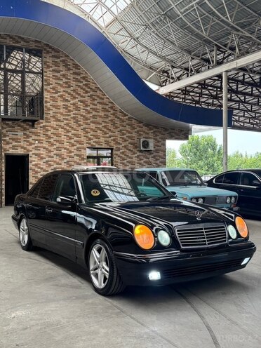 Mercedes E 240-2