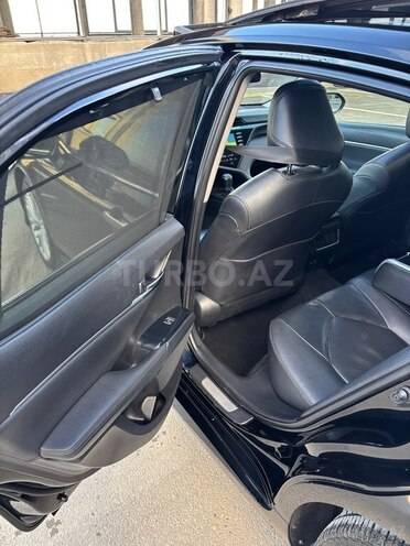 Toyota Camry-18