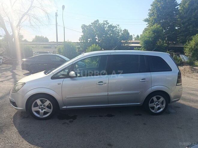 Opel Zafira-4