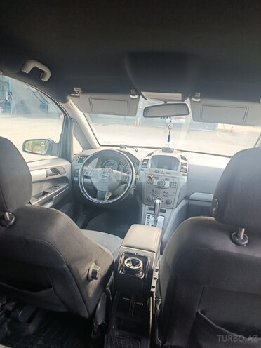 Opel Zafira-5