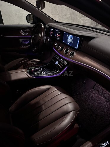 Mercedes E 220 d-11