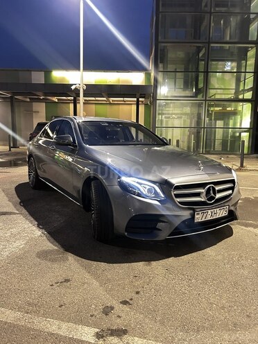 Mercedes E 220 d-4