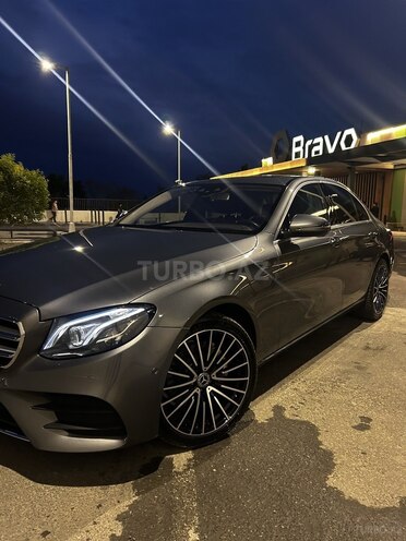 Mercedes E 220 d-3
