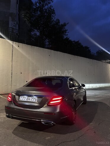 Mercedes E 220 d-6