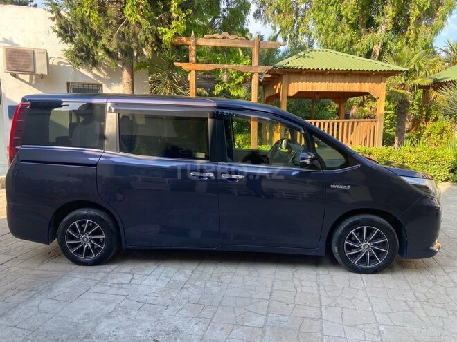 Toyota Esquire-3