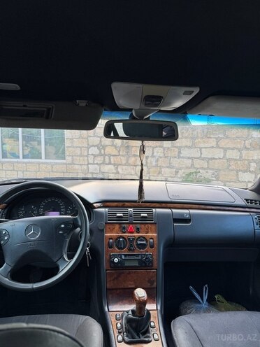 Mercedes E 200-3