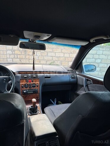 Mercedes E 200-4
