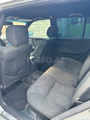 Mercedes E 200-5