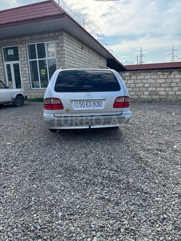 Mercedes E 200-8
