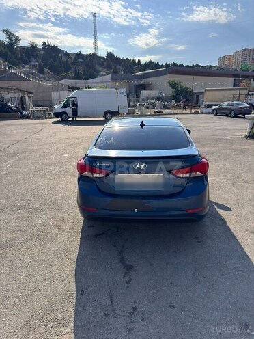 Hyundai Elantra-3