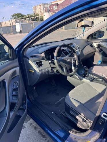 Hyundai Elantra-9