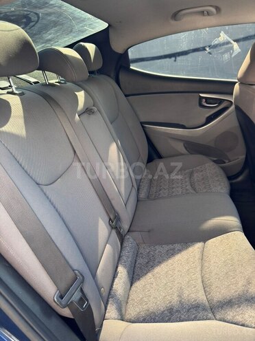 Hyundai Elantra-11