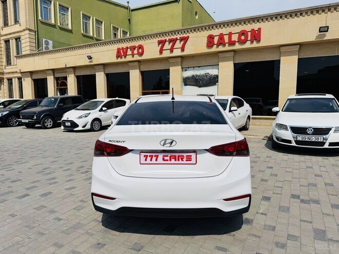 Hyundai Accent-7