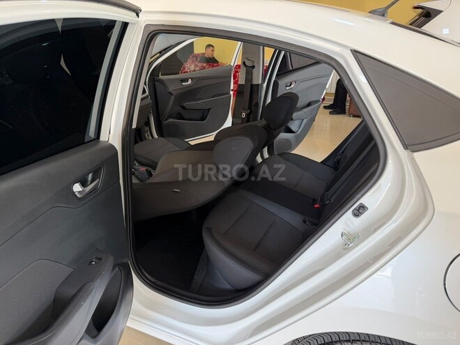 Hyundai Accent-13