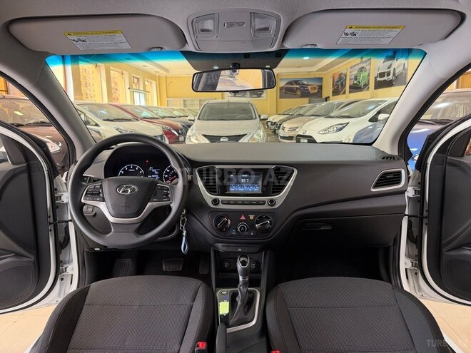Hyundai Accent-15