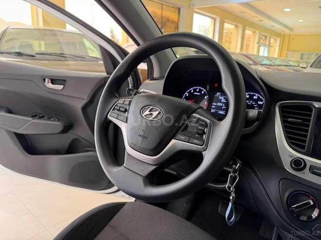Hyundai Accent-9