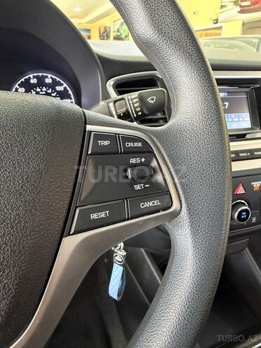 Hyundai Accent-18