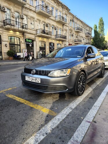Volkswagen Jetta-1