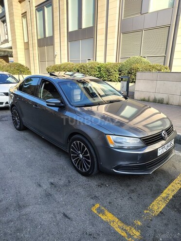 Volkswagen Jetta-2