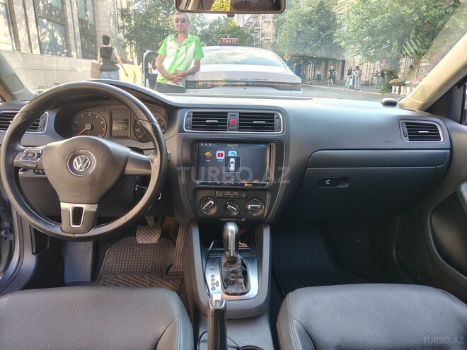 Volkswagen Jetta-4