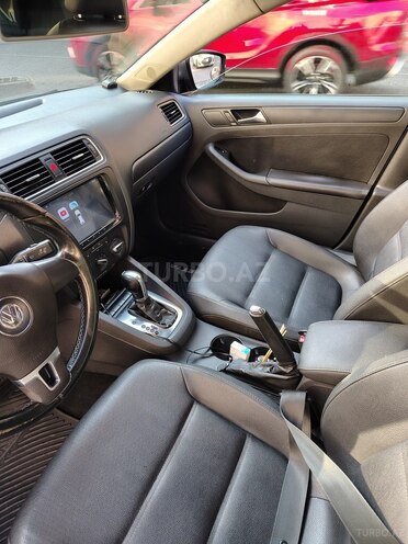 Volkswagen Jetta-6
