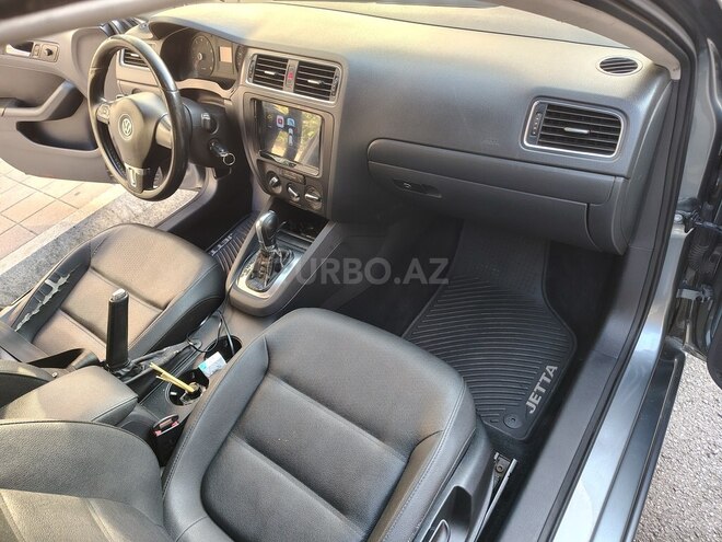 Volkswagen Jetta-8