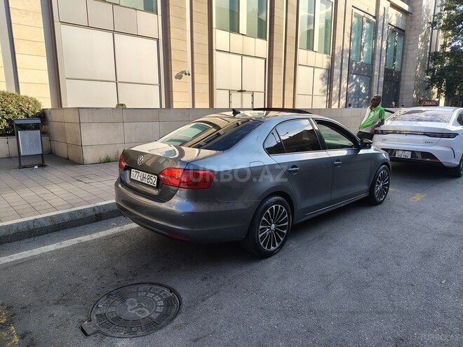 Volkswagen Jetta-11