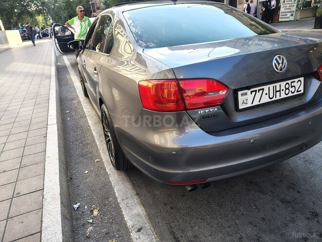 Volkswagen Jetta-9