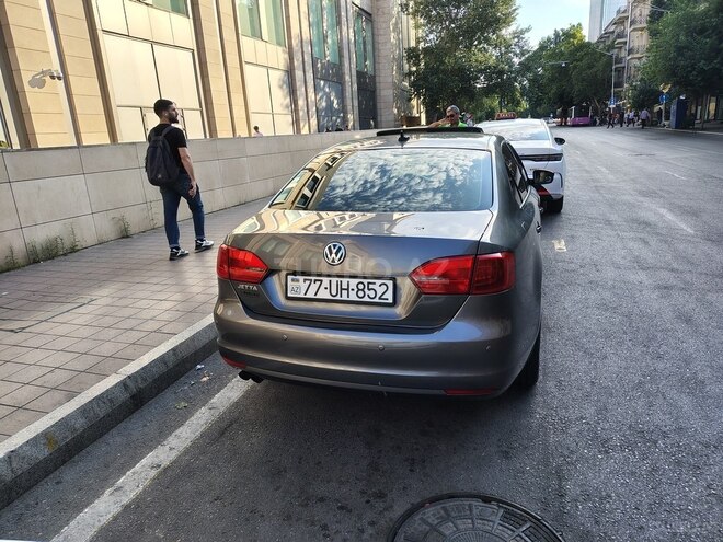 Volkswagen Jetta-12