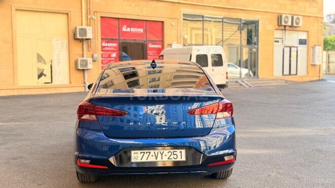 Hyundai Elantra-5