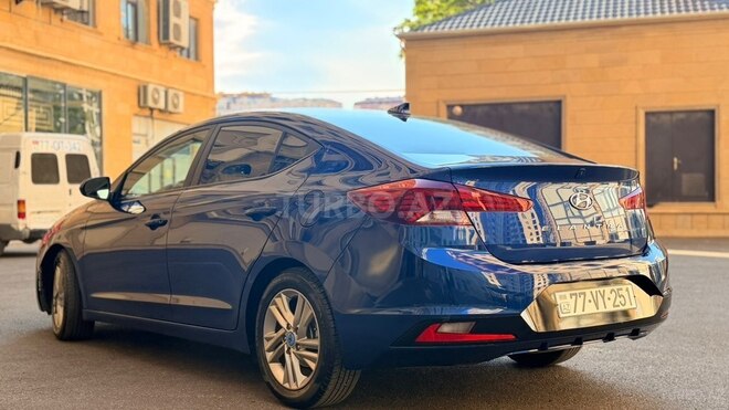Hyundai Elantra-8