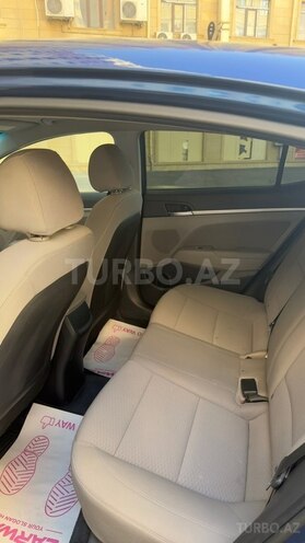 Hyundai Elantra-9