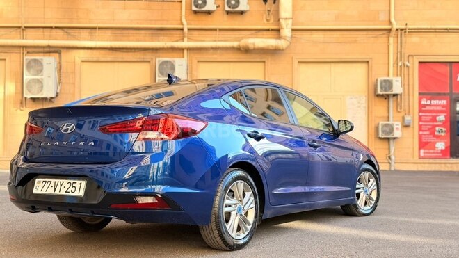 Hyundai Elantra-4