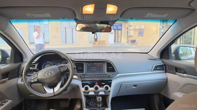 Hyundai Elantra-10