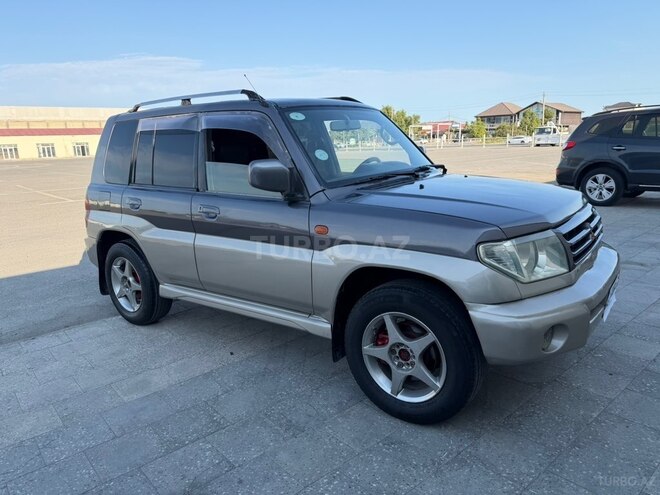 Mitsubishi Pajero io-14