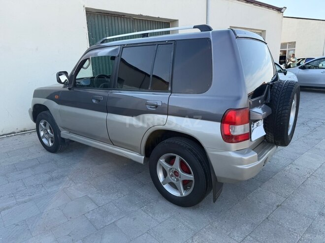 Mitsubishi Pajero io-6