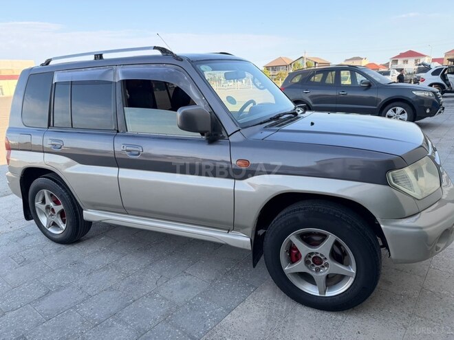 Mitsubishi Pajero io-4