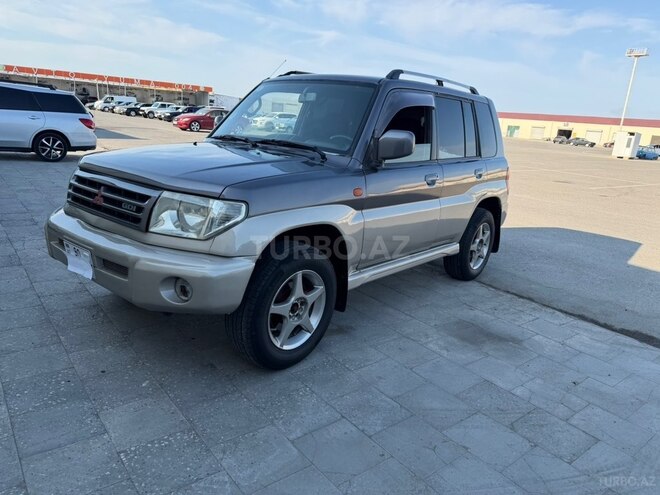 Mitsubishi Pajero io-8