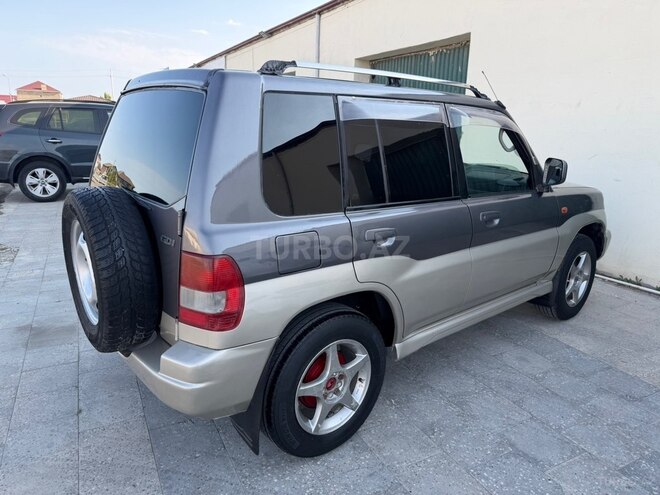 Mitsubishi Pajero io-5