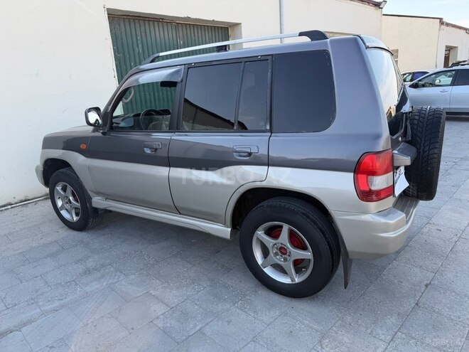 Mitsubishi Pajero io-9