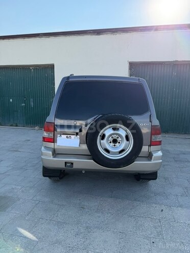 Mitsubishi Pajero io-7