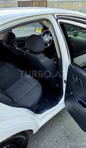 Chevrolet Aveo-12