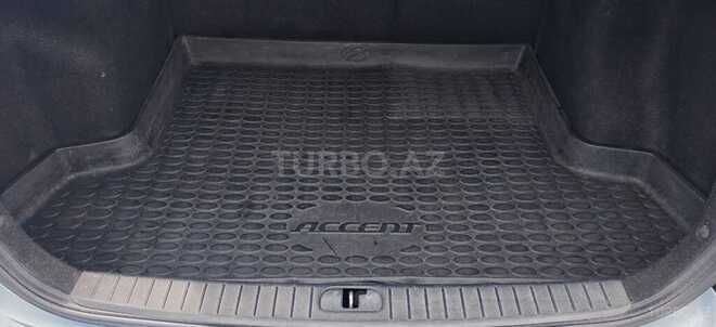 Hyundai Accent-12