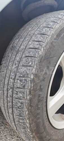 Hyundai Accent-10