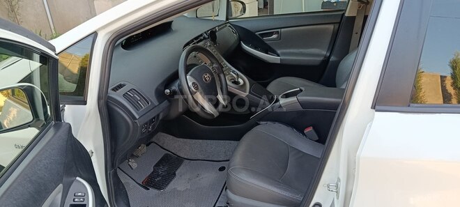 Toyota Prius-10