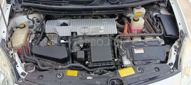 Toyota Prius-12