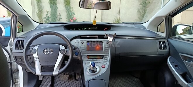 Toyota Prius-7