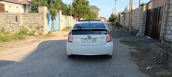 Toyota Prius-5