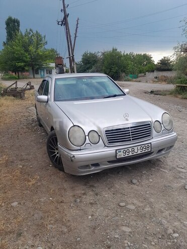 Mercedes E 230-1