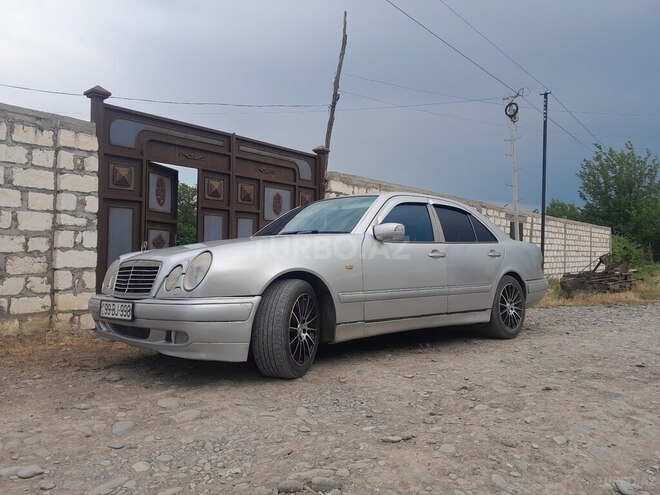 Mercedes E 230-4